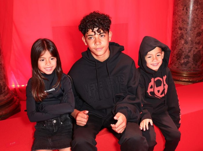 PARIS, FRANCE - MARCH 01: (EDITORIAL USE ONLY - For Non-Editorial use please seek approval from Fashion House) Eva Maria Ronaldo, Cristiano Ronaldo Jr and Mateo Ronaldo attend the Vetements Womenswear Fall/Winter 2024-2025 show as part of Paris Fashion Week on March 01, 2024 in Paris, France. (Photo by Pierre Suu/Getty Images)