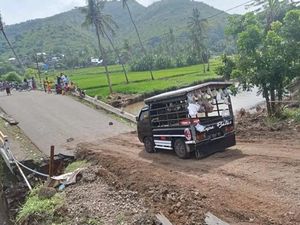 Akses Jalan Wera-Kota Bima Sudah Bisa Dilewati Motor dan Mobil Akses Jalan Wera-Kota Bima Sudah Bisa Dilewati Motor dan Mobil