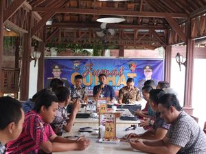 Jumat Curhat Polres Lamongan Bareng Leasing Bahas Penarikan Motor Paksa Jumat Curhat Polres Lamongan Bareng Leasing Bahas Penarikan Motor Paksa