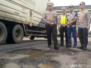 Kakorlantas Cek Kerusakan Jalan Pantura Batang: Parah