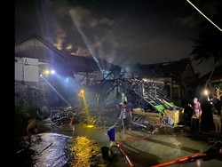 30 Menit Penuh Kepanikan Saat Api Ludeskan Rumah Momoh di Tasik