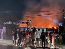 Polsek Kandanghaur Kebakaran, Warga: Ledakan Terdengar Berulang!