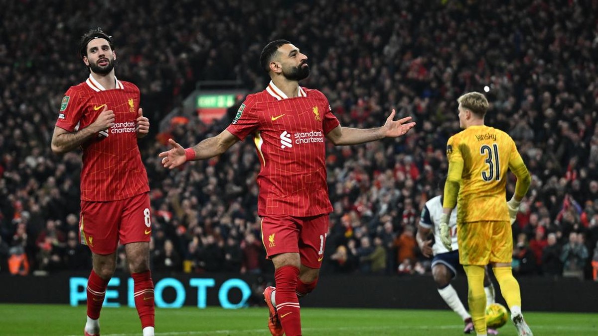 Liverpool melaju ke final Carabao Cup 2024/2025 usai sikat Tottenham Hotspur 4-0 (REUTERS/Dylan Martinez)