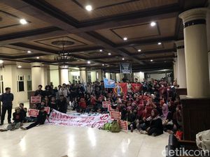 Fakta-fakta Demo Pedagang Eks TM2 yang Sempat Diwarnai Ketegangan Fakta-fakta Demo Pedagang Eks TM2 yang Sempat Diwarnai Ketegangan