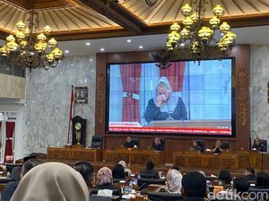 Ita Walkot Semarang Menangis Saat Pamitan di Rapat Paripurna