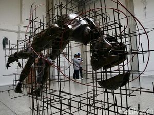 Melihat Pameran Seni There is No Center Melihat Pameran Seni There is No Center