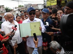 Nusron Tengok Penggusuran Rumah di Tambun, Gimana Nasib SHM Warga?