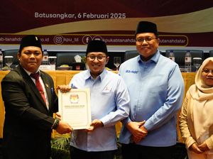 KPU Tetapkan Eka Putra-Ahmad Fadly sebagai Bupati-Wabup Tanah Datar Terpilih KPU Tetapkan Eka Putra-Ahmad Fadly sebagai Bupati-Wabup Tanah Datar Terpilih