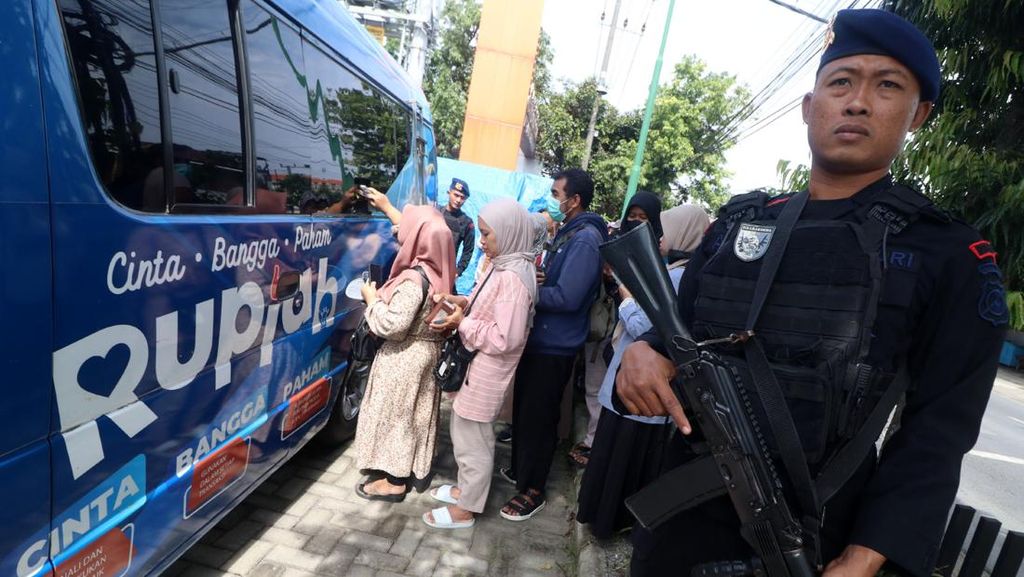 Potret Penukaran Uang di Pasar Potret Penukaran Uang di Pasar