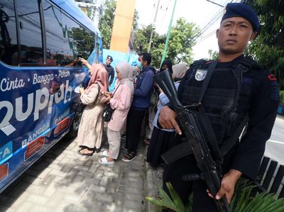 Potret Penukaran Uang di Pasar