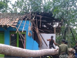 Amukan Angin Kencang Buat 16 Rumah di Ciamis Rusak
