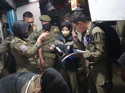 Satpol PP Gerebek Kontrakan di Bogor, 7 PSK MiChat Diamankan Satpol PP Gerebek Kontrakan di Bogor, 7 PSK MiChat Diamankan