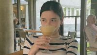 Selebgram Iris Wullur Hobi Kulineran dan Foto-foto Makanan Enak