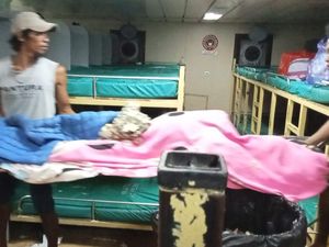 Ibu Muda Sumenep Meninggal di Atas Kapal Saat Dirujuk untuk Melahirkan Ibu Muda Sumenep Meninggal di Atas Kapal Saat Dirujuk untuk Melahirkan