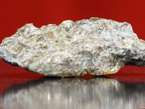 Ukraina Diminta Pasok Bahan Penting ke AS sebagai Imbalan Bantuan Militer