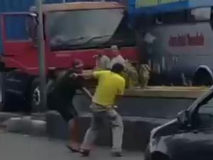 Viral Sopir Truk dan Kru Bus Baku Hantam di Jalur Pantura Pasuruan
