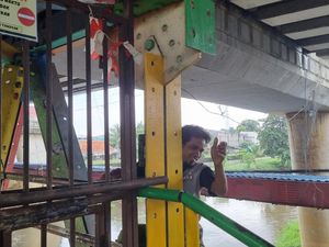 Bagai Benteng Takeshi di Kalibata karena JPO Ditutup Bagai Benteng Takeshi di Kalibata karena JPO Ditutup