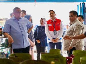 Pastikan Perintah Prabowo Terlaksana, Andre Rosiade Sidak Pangkalan LPG 3 Kg di Padang