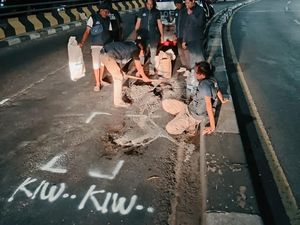 Hati-hati Banyak Jalan Berlubang di Lawang Malang Hati-hati Banyak Jalan Berlubang di Lawang Malang