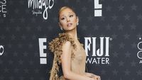 Foto: 8 Artis Berbusana Terbaik di Critics Choice Awards 2025