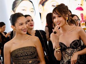 Adu Gaya Cinta Laura & Putri Marino Pakai Gaun Korset, Seksi Elegan Adu Gaya Cinta Laura & Putri Marino Pakai Gaun Korset, Seksi Elegan