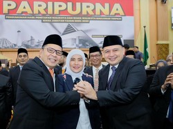 Tawa Lepas Danny-Appi Saat Hadiri Paripurna DPRD Makassar