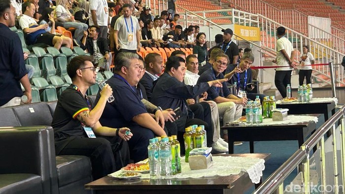 Ketum PSSI Erick Thohir untuk pertama kalinya menyaksikan langsung pertandingan Liga 1. Ia hadir di laga Dewa United Vs Persija Jakarta.