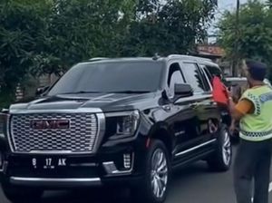 Gus Iqdam Diduga Naik Mobil Mewah Pakai Pelat Palsu Gus Iqdam Diduga Naik Mobil Mewah Pakai Pelat Palsu