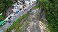 Hati-hati! Jalan Raya Padang-Bukittinggi Longsor