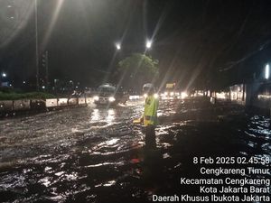 Hujan Lebat, Sejumlah Jalan di Jakbar hingga Jakpus Tergenang Air Hujan Lebat, Sejumlah Jalan di Jakbar hingga Jakpus Tergenang Air