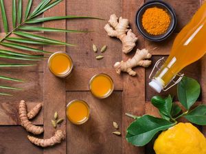 5 Manfaat Minum Jamu Berbahan Kunyit dan Jahe Buat Kesehatan 5 Manfaat Minum Jamu Berbahan Kunyit dan Jahe Buat Kesehatan