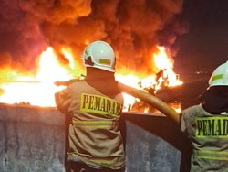 Kapal Terbakar di Dermaga Ancol Diduga dari Percikan Api saat Isi BBM