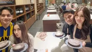 Keseruan Aaliyah Massaid dan Mahalini Saat Ikut Baking Class Bareng Suami