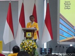 Guyonan Bahlil Soal Gas Saat Miknya Berdenging di Rakernas Golkar