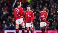 Ledekan itu tak lain karena performa MU memang membe dalam beberapa tahun terakhir. Bruno Fernandes dkk musim ini masih tertahan di posisi 14 klasemen Liga Inggris. Bakal puasa gelar liga lagi musim ini. (Foto: Getty Images/Robbie Jay Barratt - AMA)