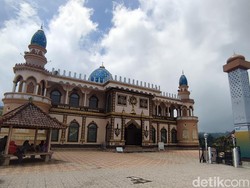 Masjid Al Hidayah Bedugul, Jejak Toleransi di Tepian Danau Beratan