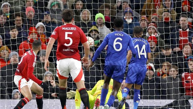 Soccer Football - FA Cup - Fourth Round - Manchester United v Leicester City - Old Trafford, Manchester, Britain - February 7, 2025 Manchester United's Harry Maguire scores their second goal REUTERS/Peter Powell TPX IMAGES OF THE DAY