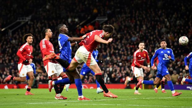 Soccer Football - FA Cup - Fourth Round - Manchester United v Leicester City - Old Trafford, Manchester, Britain - February 7, 2025 Manchester United's Harry Maguire scores their second goal REUTERS/Peter Powell TPX IMAGES OF THE DAY