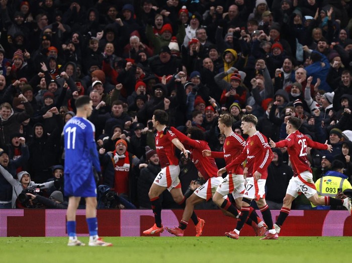 Soccer Football - FA Cup - Fourth Round - Manchester United v Leicester City - Old Trafford, Manchester, Britain - February 7, 2025 Manchester United's Harry Maguire celebrates scoring their second goal with teammates Action Images via Reuters/Jason Cairnduff