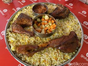 Bosgil: Nasi Mandhi Lauk Ayam dan Kambing Panggang Berempah Bosgil: Nasi Mandhi Lauk Ayam dan Kambing Panggang Berempah