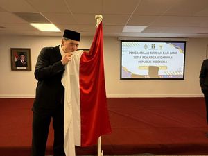 Ole Romeny Resmi Jadi WNI, Ambil Sumpah di London Ole Romeny Resmi Jadi WNI, Ambil Sumpah di London