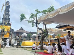 Rayakan Saraswati, Pemedek Padati Pura Agung Jagatnatha Kota Denpasar