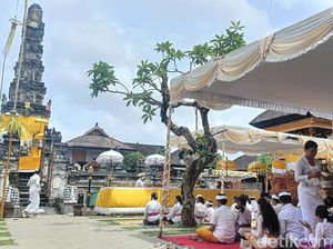 Rayakan Saraswati, Pemedek Padati Pura Agung Jagatnatha Kota Denpasar Rayakan Saraswati, Pemedek Padati Pura Agung Jagatnatha Kota Denpasar