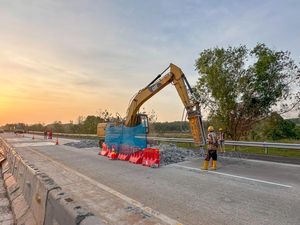 Persiapan Mudik Lebaran, Astra Tol Cipali Perbaiki Jalan di KM 110-188 Persiapan Mudik Lebaran, Astra Tol Cipali Perbaiki Jalan di KM 110-188