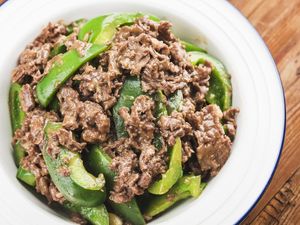 Resep Daging Iris Tumis Paprika, Lauk Praktis Untuk Menu Bekal