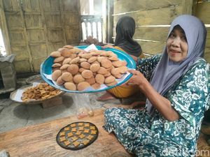 Melihat Usaha Kue Minyak-Baruas Ririn di Polman yang Berdayakan Emak-emak