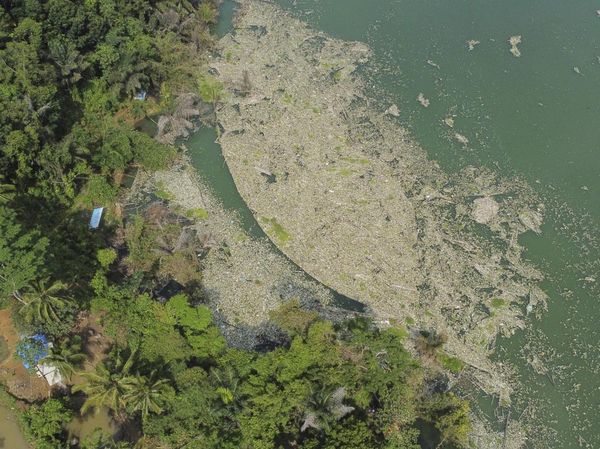 Penampakan dari Udara Sampah Penuhi Bendungan Leuwikeris Ciamis