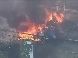 Pesawat Kecil Jatuh di Kawasan Jalan Raya Padat Sao Paulo Brasil