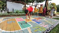 Serunya Bermain Tapak Gunung dan Ular Tangga di Taman Robusta