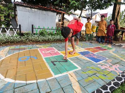 Serunya Bermain Tapak Gunung dan Ular Tangga di Taman Robusta